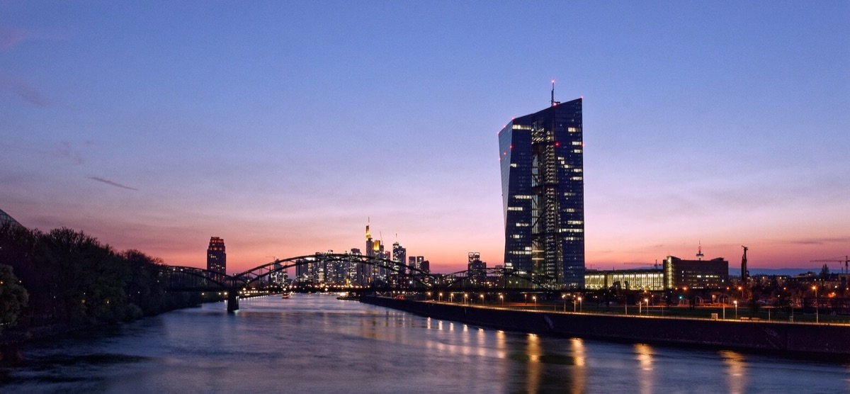 commercial register extract translations - certified commercial register extract translator English German